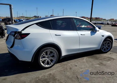 2022 Tesla Model Y z USA, uszkodzony, nr VIN 7SAYGDEE6NF351825